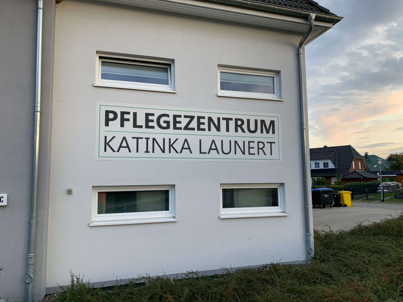 Katinka Launert Fassadenbeschriftung
